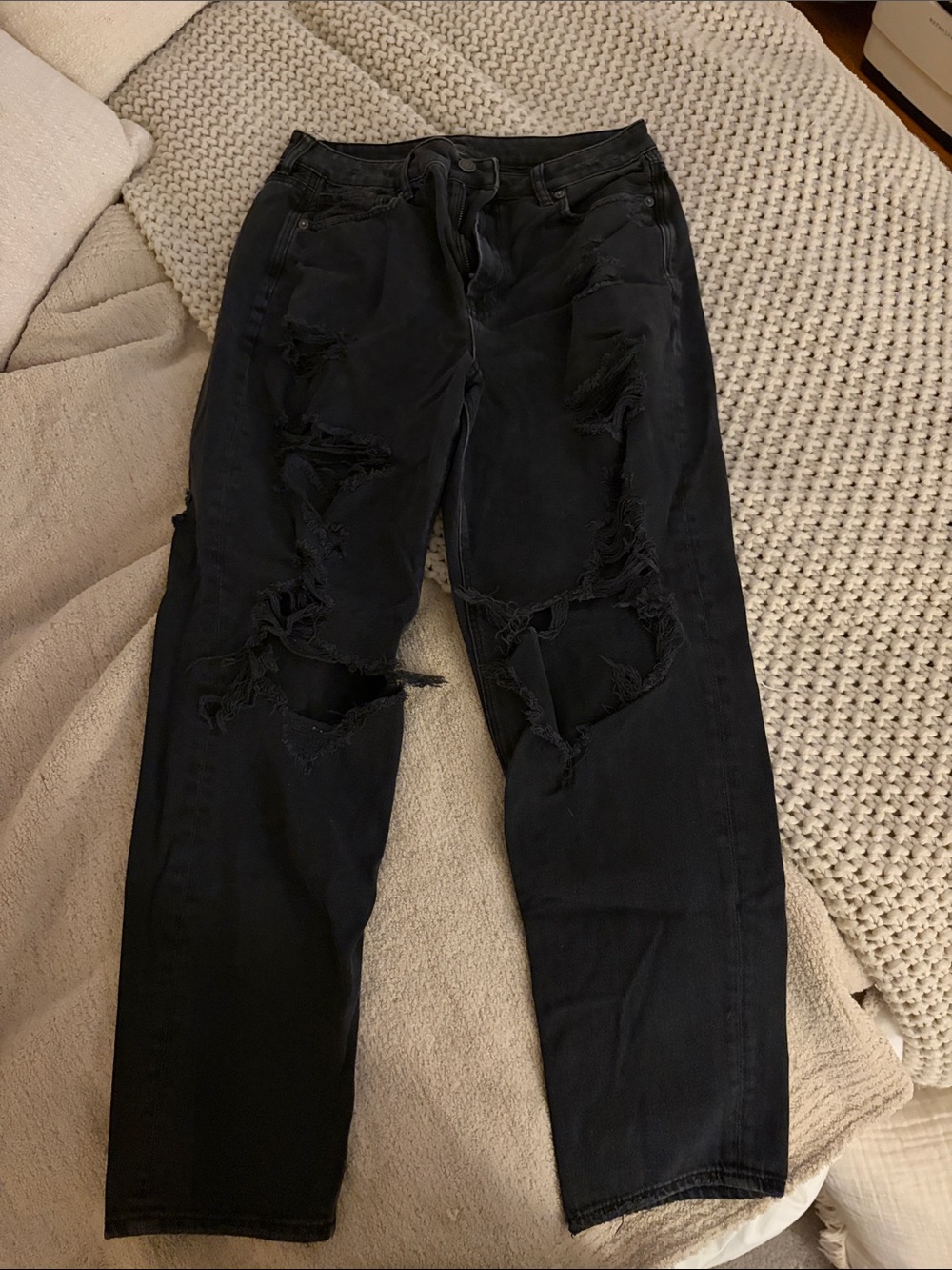 American Eagle Jeans - High Rise Mom Jean